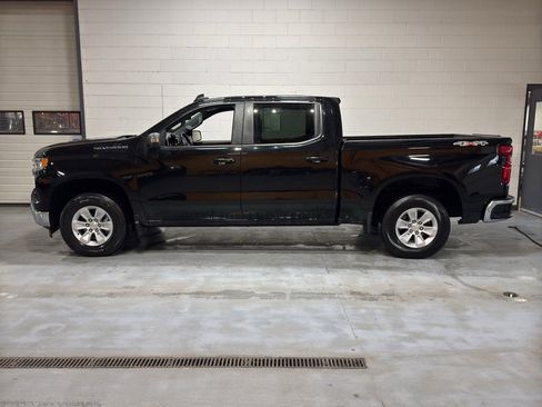 Used 2025 Chevrolet Silverado 1500 LT image 2