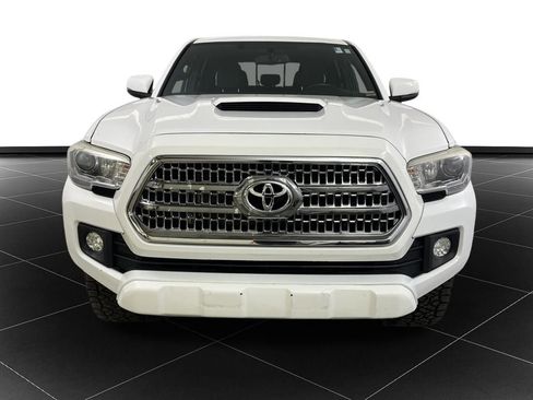Used 2017 Toyota Tacoma TRD Sport w/ Premium & Technology Package image 8