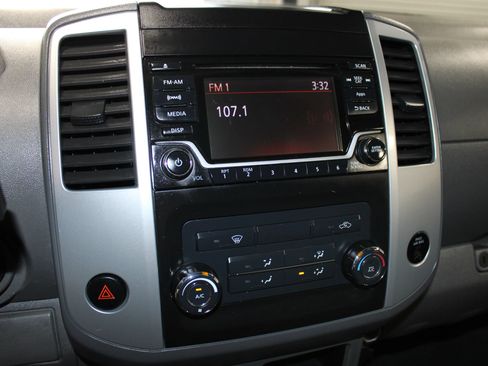 Used 2015 Nissan Frontier SV RWD image 16