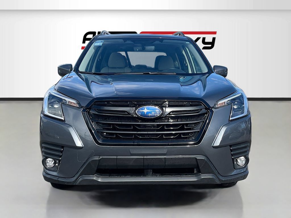 Used 2024 Subaru Forester Premium AWD/4WD image 2