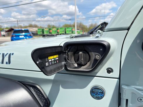 Used 2023 Jeep Wrangler Unlimited w/ Sun & Screen Package AWD/4WD image 81
