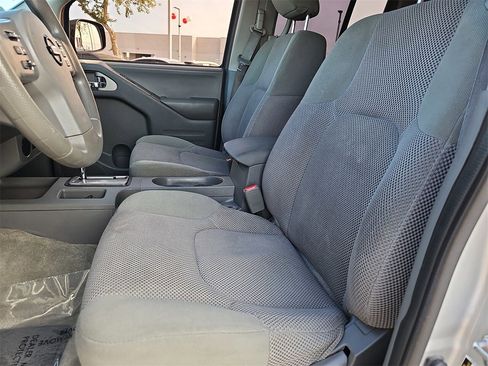 Used 2018 Nissan Frontier SV image 14