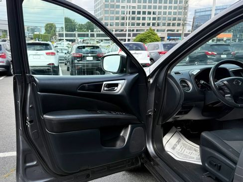 Used 2018 Nissan Pathfinder SV AWD/4WD image 9