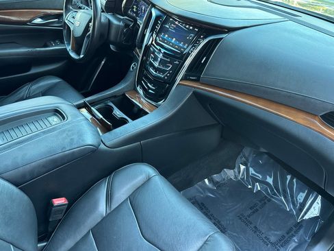 Used 2018 Cadillac Escalade ESV Premium Luxury image 21