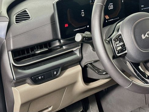 Used 2026 Kia Carnival FWD image 17