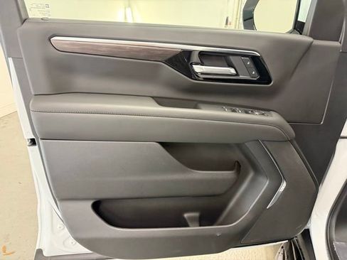 New 2026 Chevrolet Suburban LS image 13