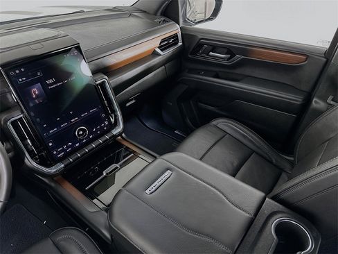 Used 2025 GMC Yukon XL Denali image 24