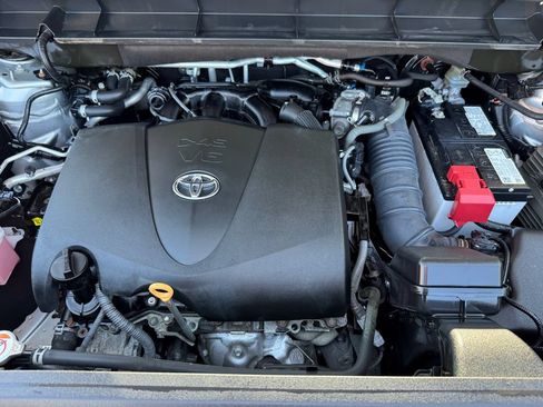 Used 2021 Toyota Highlander XLE AWD/4WD image 14