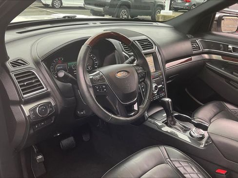 Used 2019 Ford Explorer Platinum image 15