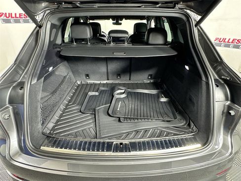 Used 2020 Porsche Cayenne S image 28