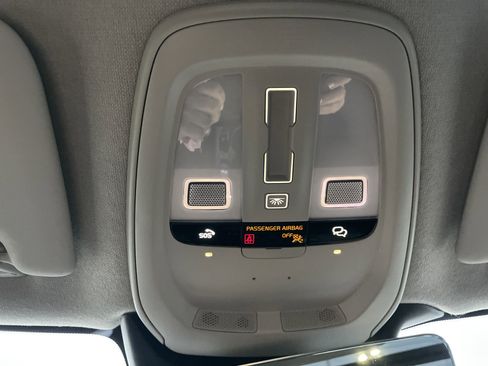 Used 2025 Volvo XC40 B5 Plus image 53