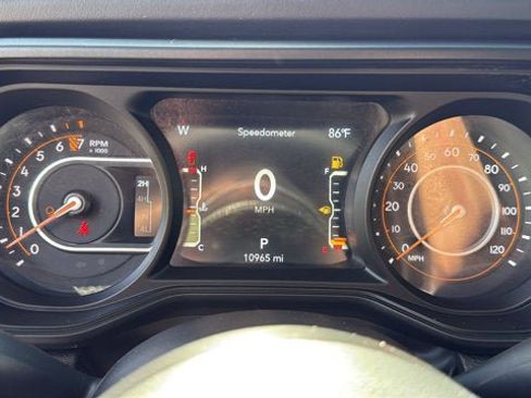 Certified 2026 Jeep Gladiator Mojave w/ Safety Group AWD/4WD image 17