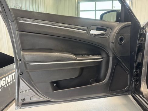 Used 2022 Chrysler 300 Touring L AWD/4WD image 8