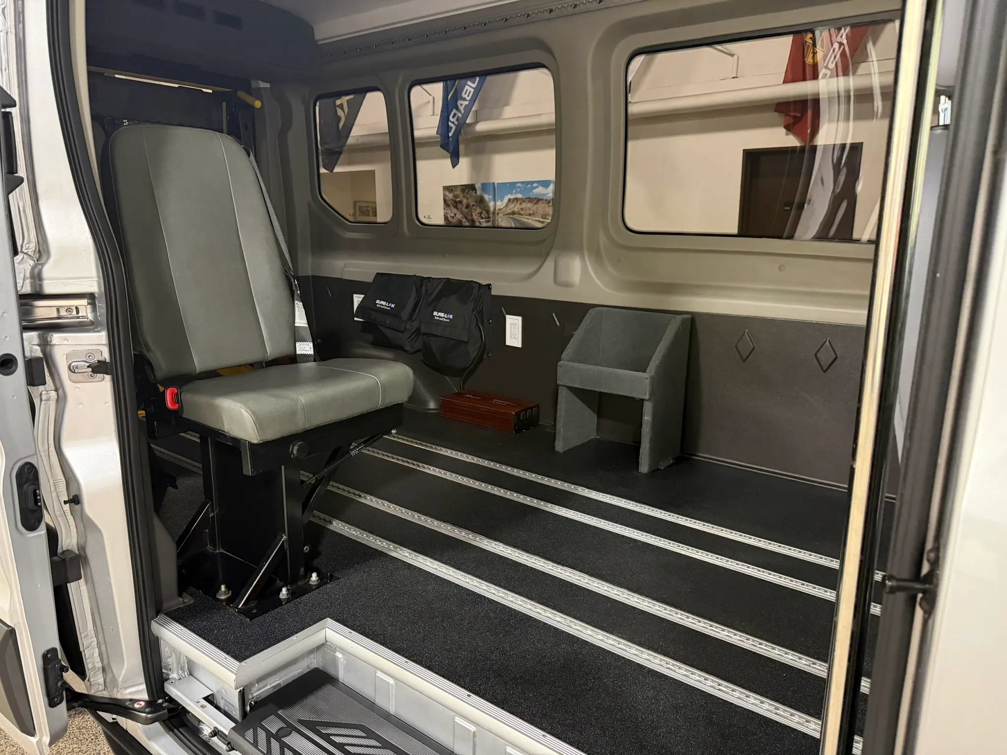 Used 2019 Ford Transit 250 148 Medium Roof RWD image 24
