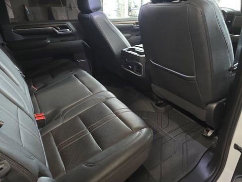 Used 2024 Chevrolet Silverado 2500 High Country w/ High Country Premium Package image 11