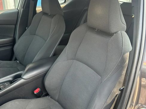 Used 2018 Toyota C-HR XLE FWD image 10