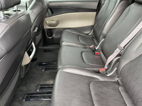 Used 2026 Kia Carnival FWD image 29