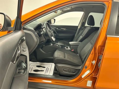 Used 2020 Nissan Rogue SV image 9