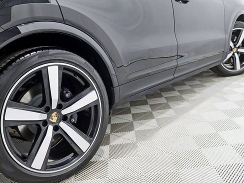 Used 2024 Porsche Cayenne Coupe image 12