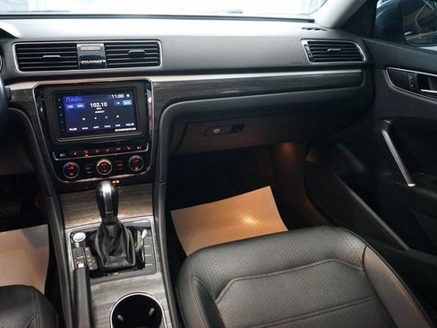 Used 2018 Volkswagen Passat 2.0T SE image 12