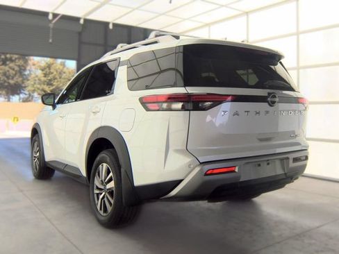 Certified 2025 Nissan Pathfinder SL AWD/4WD image 8