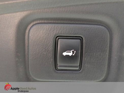 Used 2019 Nissan Pathfinder SL image 10