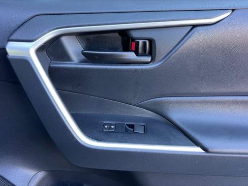 Certified 2021 Toyota RAV4 LE AWD/4WD image 19