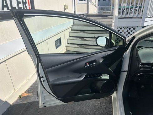 Used 2018 Toyota Prius Prime Premium image 8