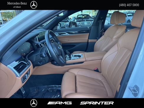 Used 2022 BMW 740i w/ M Sport Package RWD image 10