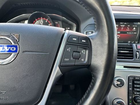 Used 2017 Volvo XC60 T5 Dynamic w/ Preferred Option Package image 12