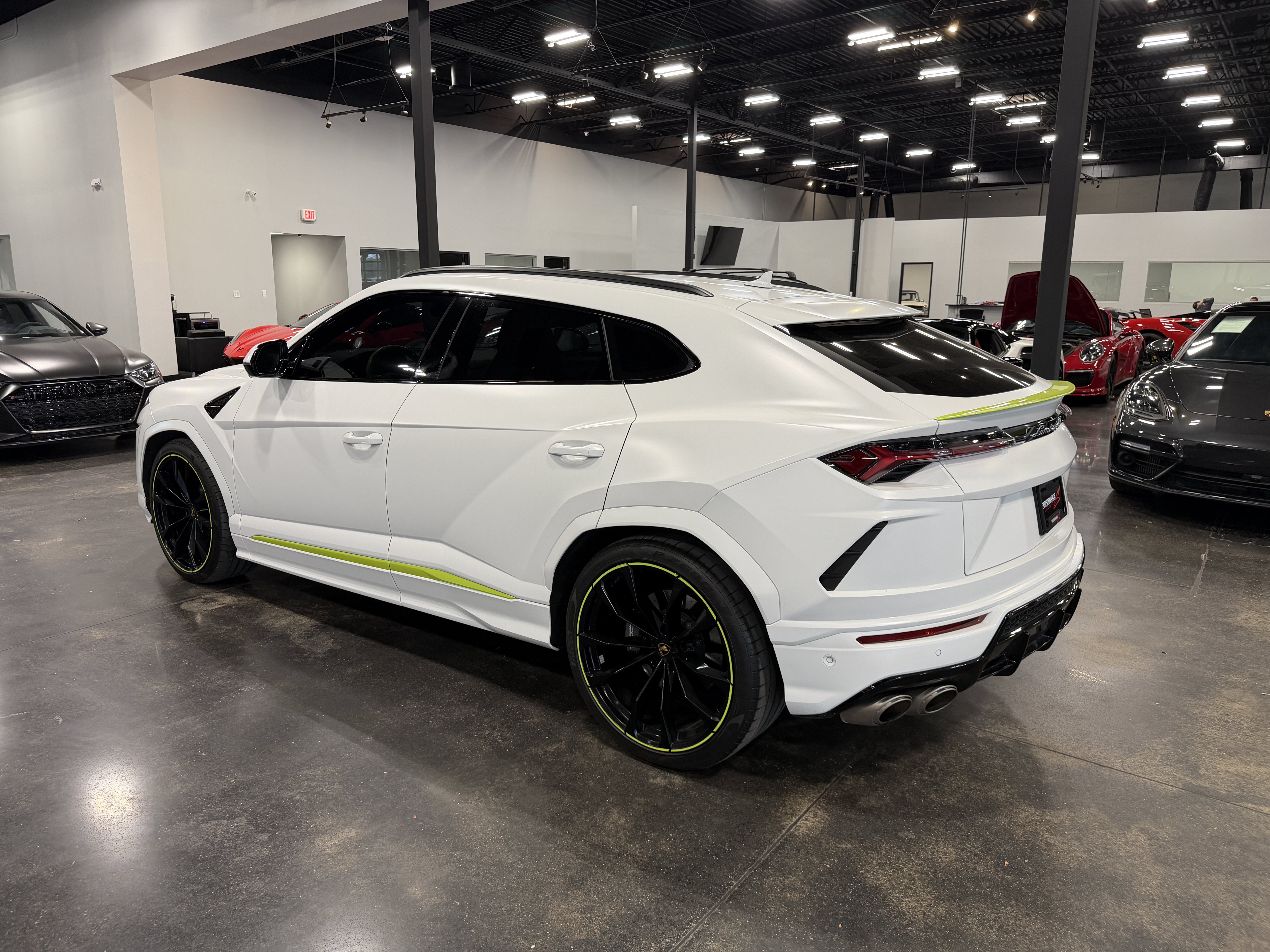 Used 2022 Lamborghini Urus AWD/4WD image 5