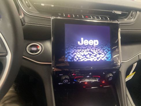 New 2025 Jeep Grand Cherokee Altitude image 24