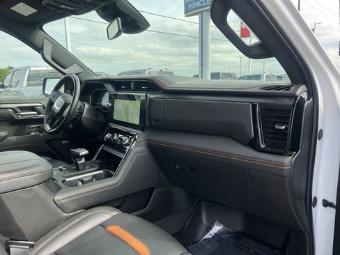 Used 2025 GMC Sierra 1500 AT4 AWD/4WD image 17