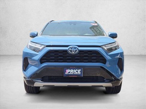 Used 2022 Toyota RAV4 SE AWD/4WD image 2