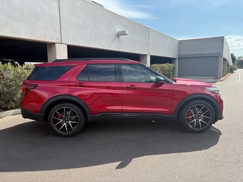 Used 2025 Ford Explorer ST w/ Sun And Sound Package AWD/4WD image 5