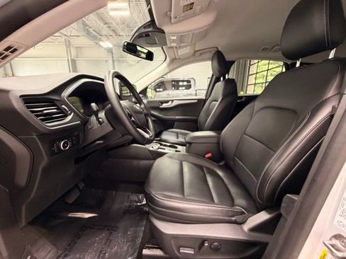 Used 2025 Ford Escape Platinum AWD/4WD image 23