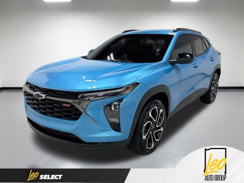 Used 2025 Chevrolet Trax RS w/ Sunroof Package FWD image 1