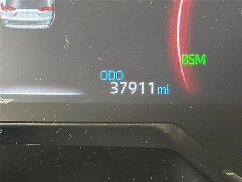 Used 2025 Toyota RAV4 XLE FWD image 27