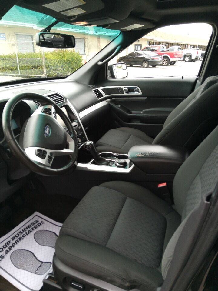 Used 2015 Ford Explorer XLT w/ Equipment Group 201A AWD/4WD image 10