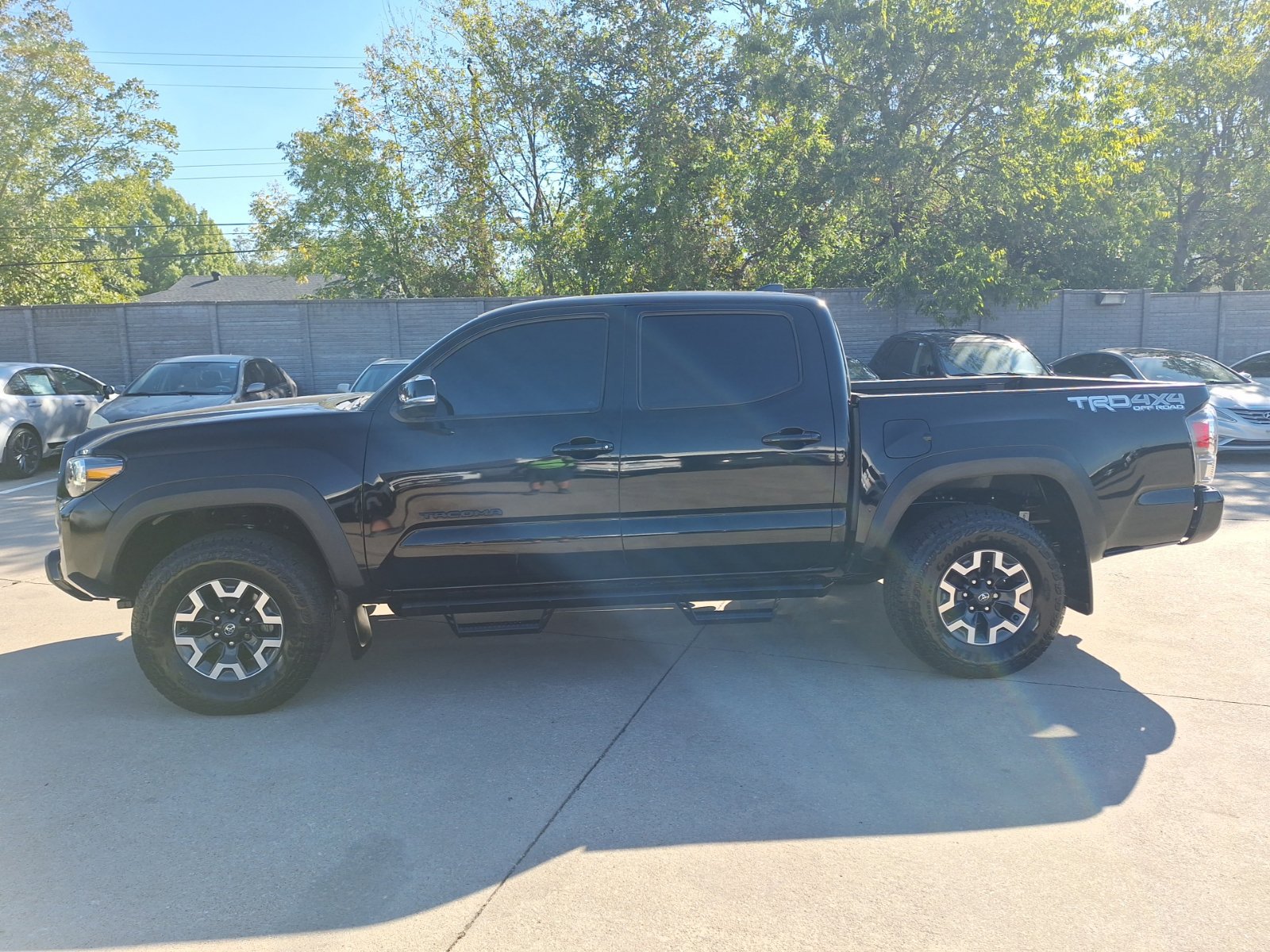 Used 2023 Toyota Tacoma TRD Off-Road w/ Technology Package AWD/4WD image 3
