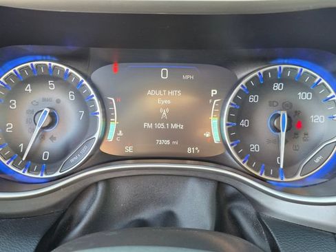 Used 2023 Chrysler Pacifica Touring-L FWD image 30
