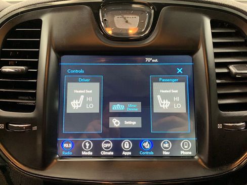 Used 2018 Chrysler 300 S w/ 300S Premium Group image 9