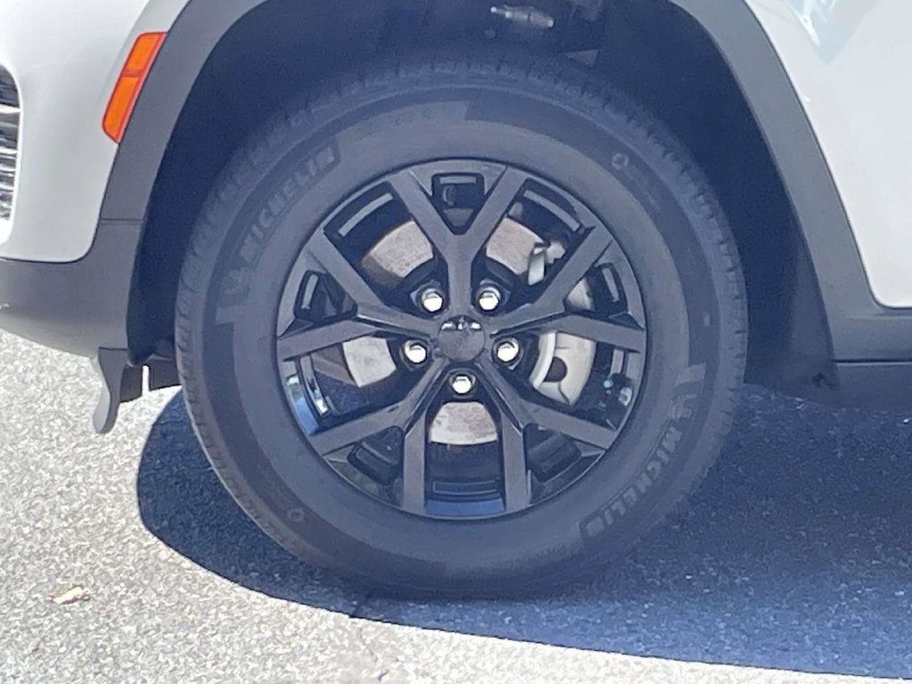 Certified 2024 Jeep Grand Cherokee Altitude RWD image 10