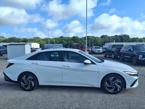 Used 2024 Hyundai Elantra Limited FWD image 21