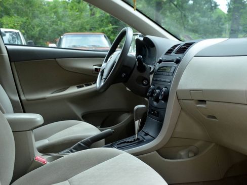 Used 2009 Toyota Corolla LE FWD image 10