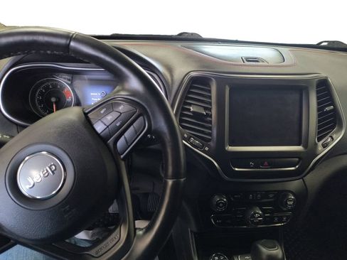 Used 2020 Jeep Cherokee Trailhawk AWD/4WD image 12