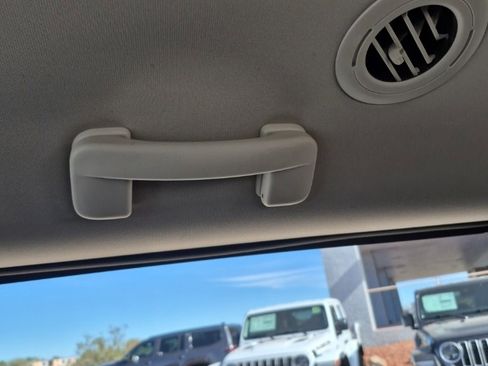 Used 2020 Dodge Grand Caravan SE w/ UConnect Hands-Free Group image 55