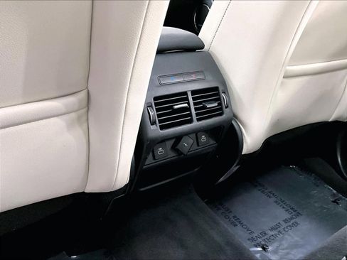 Used 2023 Land Rover Discovery Sport SE AWD/4WD image 39