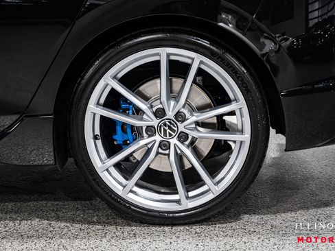 Used 2024 Volkswagen Golf R image 11