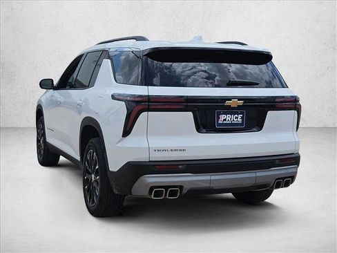 Used 2026 Chevrolet Traverse LT w/ Sun and Wheel Package FWD image 7
